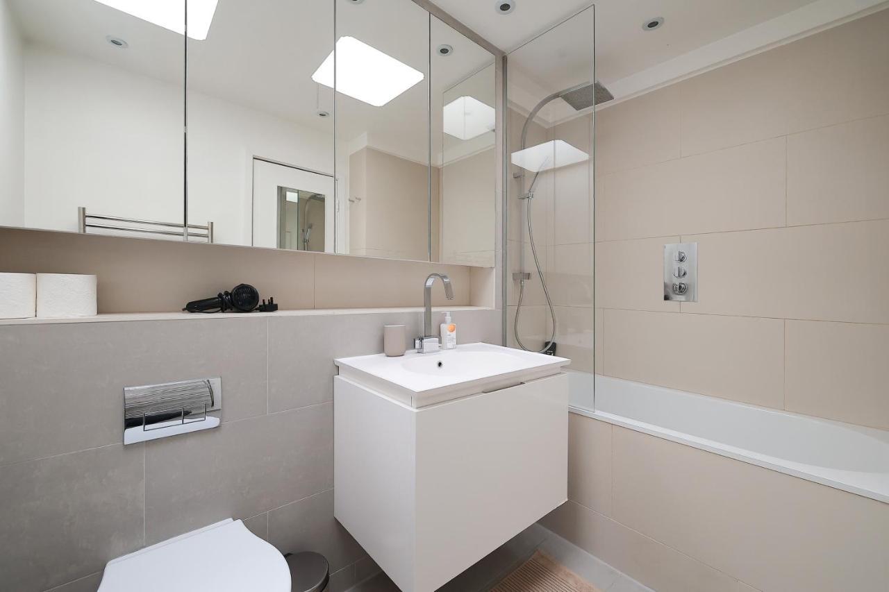 2 Bedroom Chic Apartment With Private Balcony In Notting Hill Londra Esterno foto